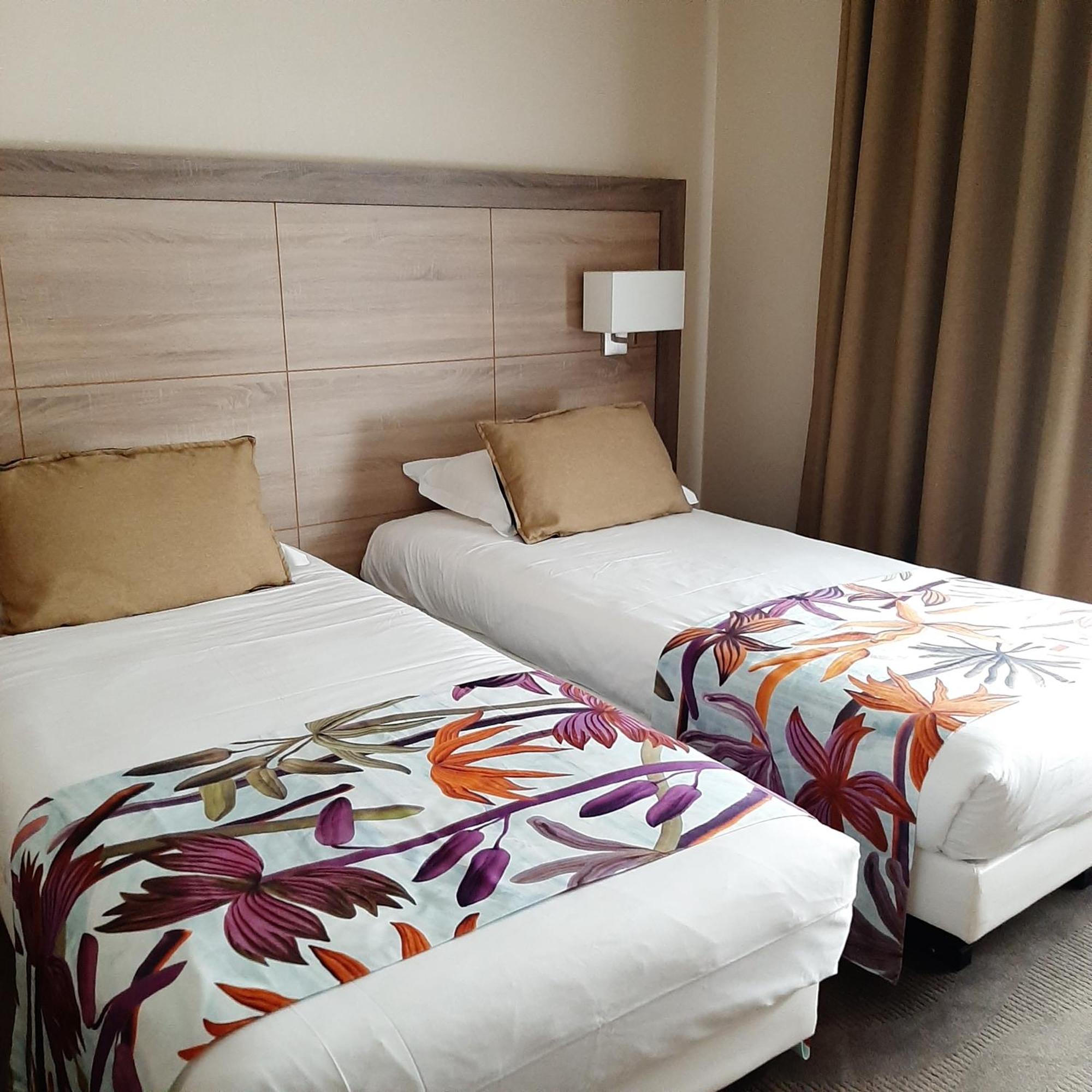 Logis Hotel Relais Saint Jacques - Chateauroux Déols Kültér fotó